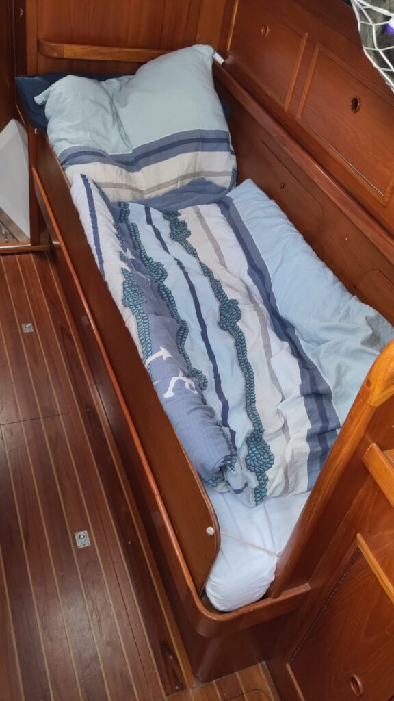 Yaw:205.0473,Pitch:-40.874402267591066,Roll:-18.098834250901405